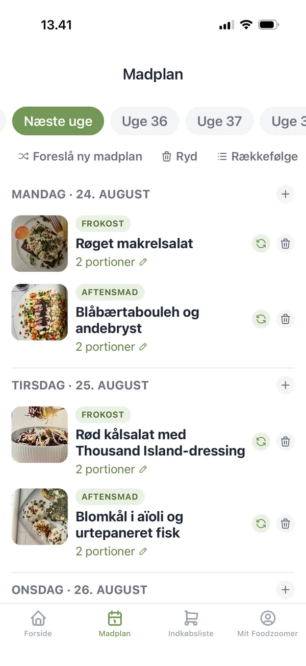 Madplanen i Foodzoomer med ugens retter fordelt på dage, hver med knapper til at bytte eller fjerne retten.